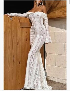 Off-Shoulder White Lace Maxi Dress with Mermaid Silhouette